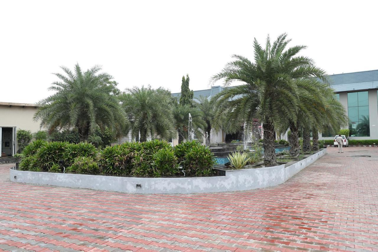 Tivoli Royal Palace Janauli ภายนอก รูปภาพ