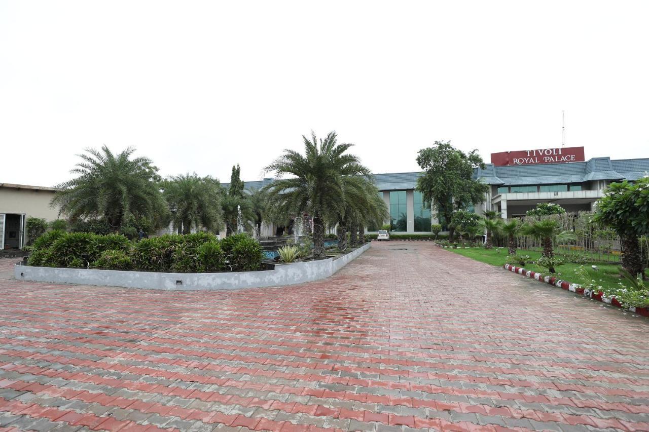 Tivoli Royal Palace Janauli ภายนอก รูปภาพ